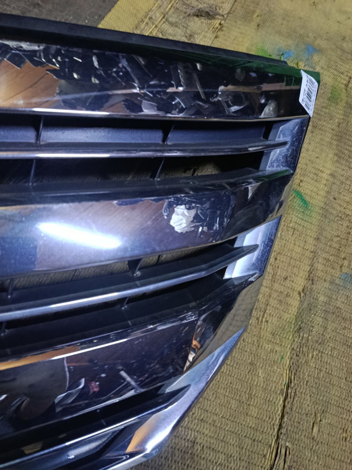 Решетка радиатора 62310-1A21B на Nissan Serena HC26 Фото 9
