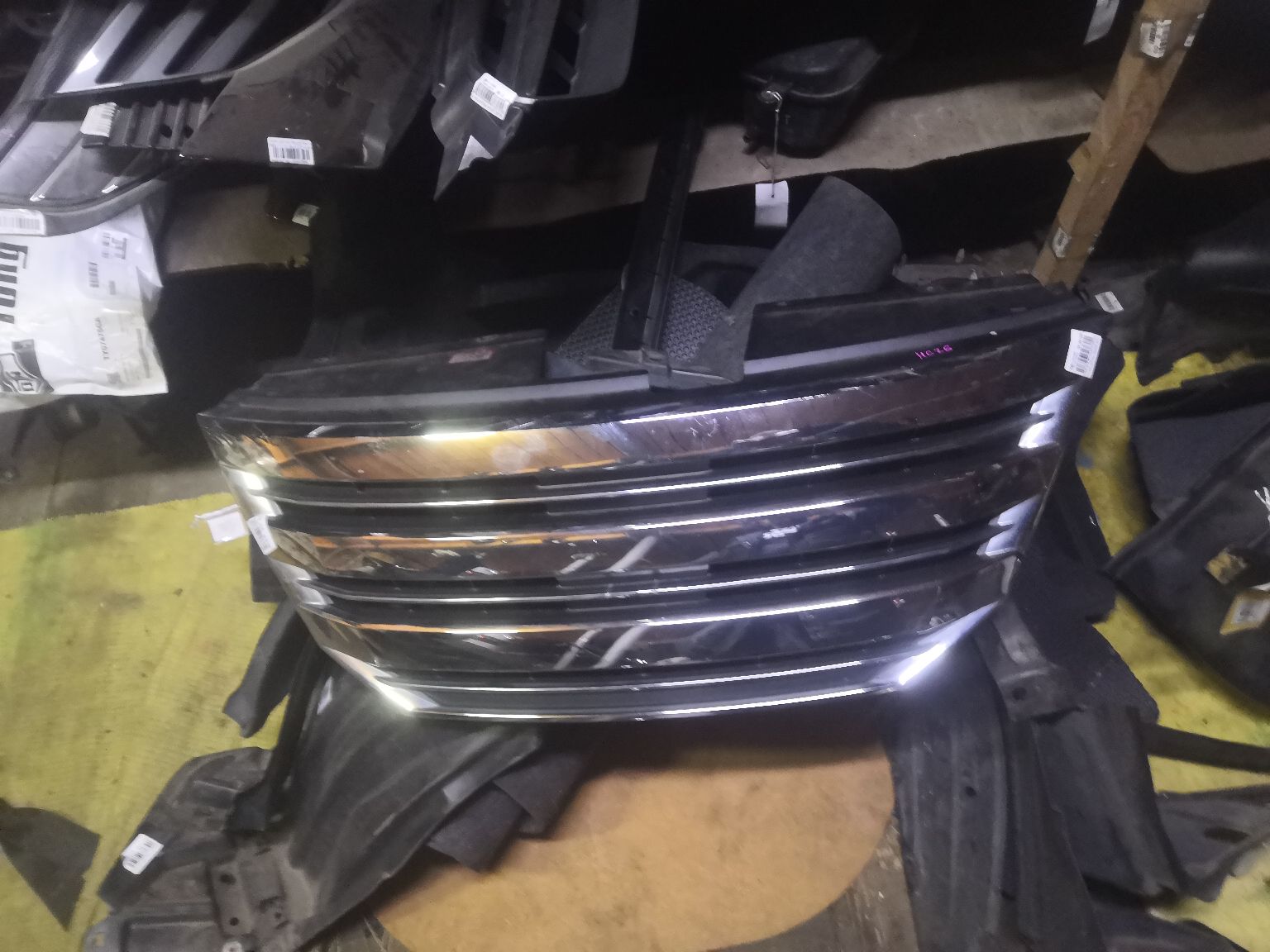 Решетка радиатора 62310-1A21B на Nissan Serena HC26 Фото 10