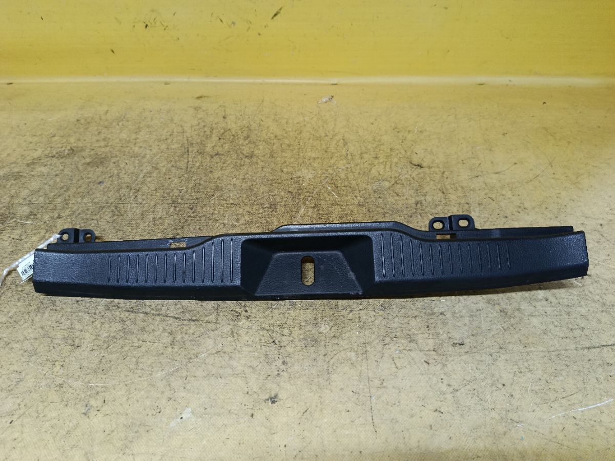 Обшивка багажника D3506889X на Mazda Demio DY3W Фото 1