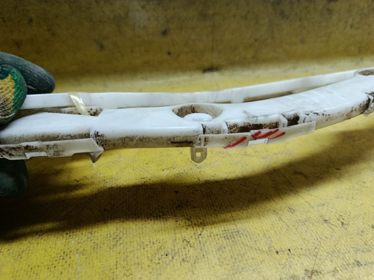Крепление бампера 52156-44030, 52155-44060 на Toyota Isis ANM10G Фото 2