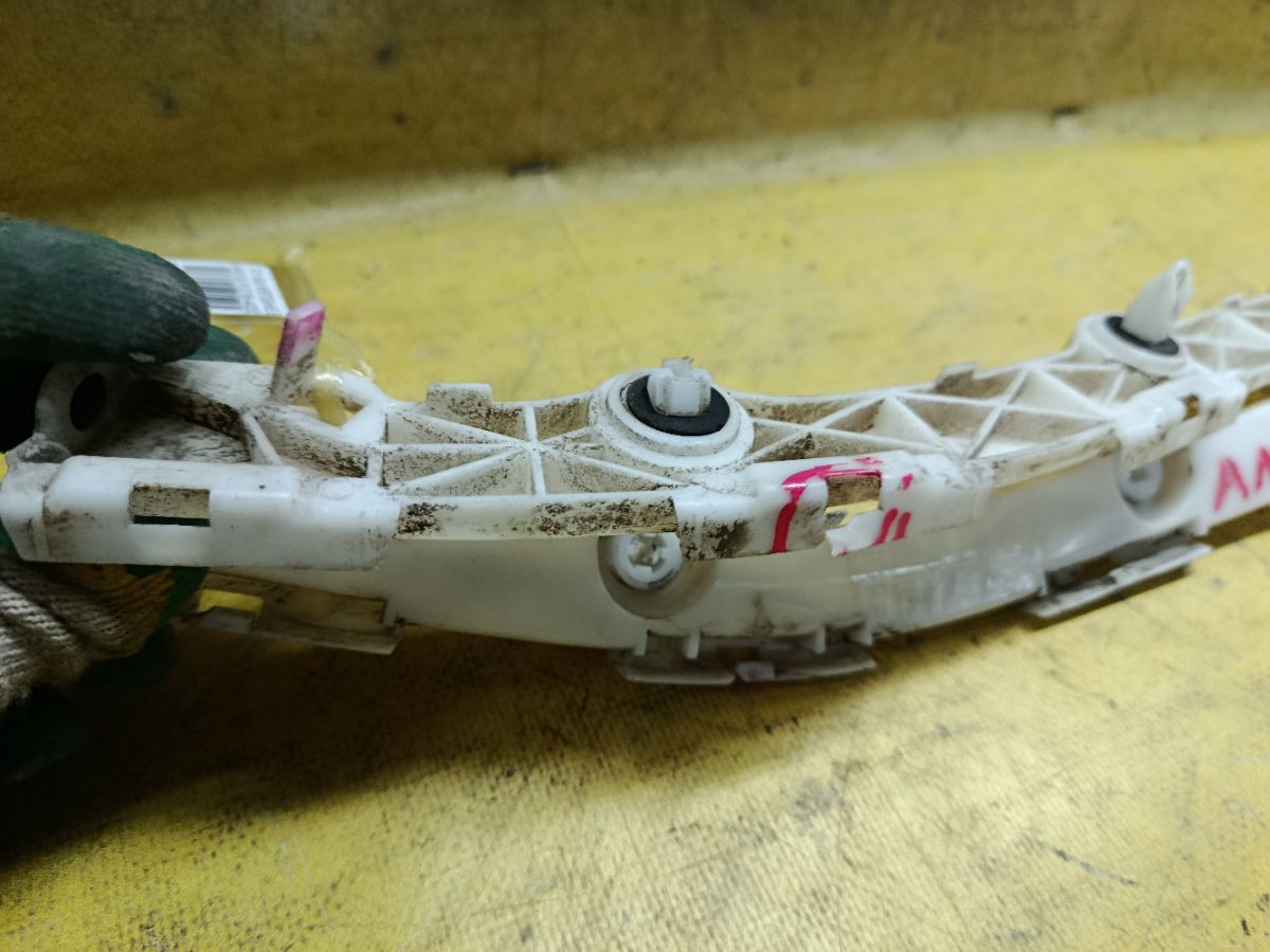 Крепление бампера 52156-44030, 52155-44060 на Toyota Isis ANM10G Фото 3