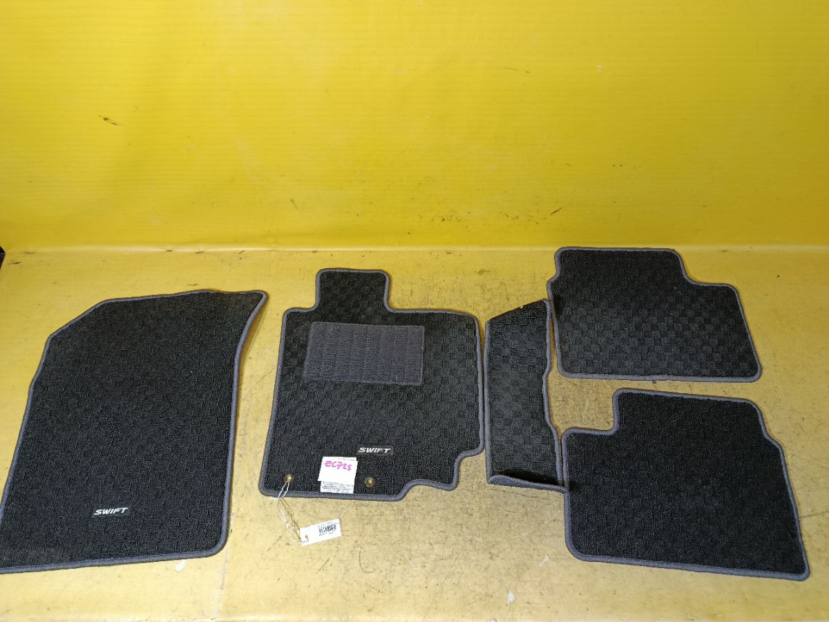 Коврик на Suzuki Swift ZC72S Фото 1