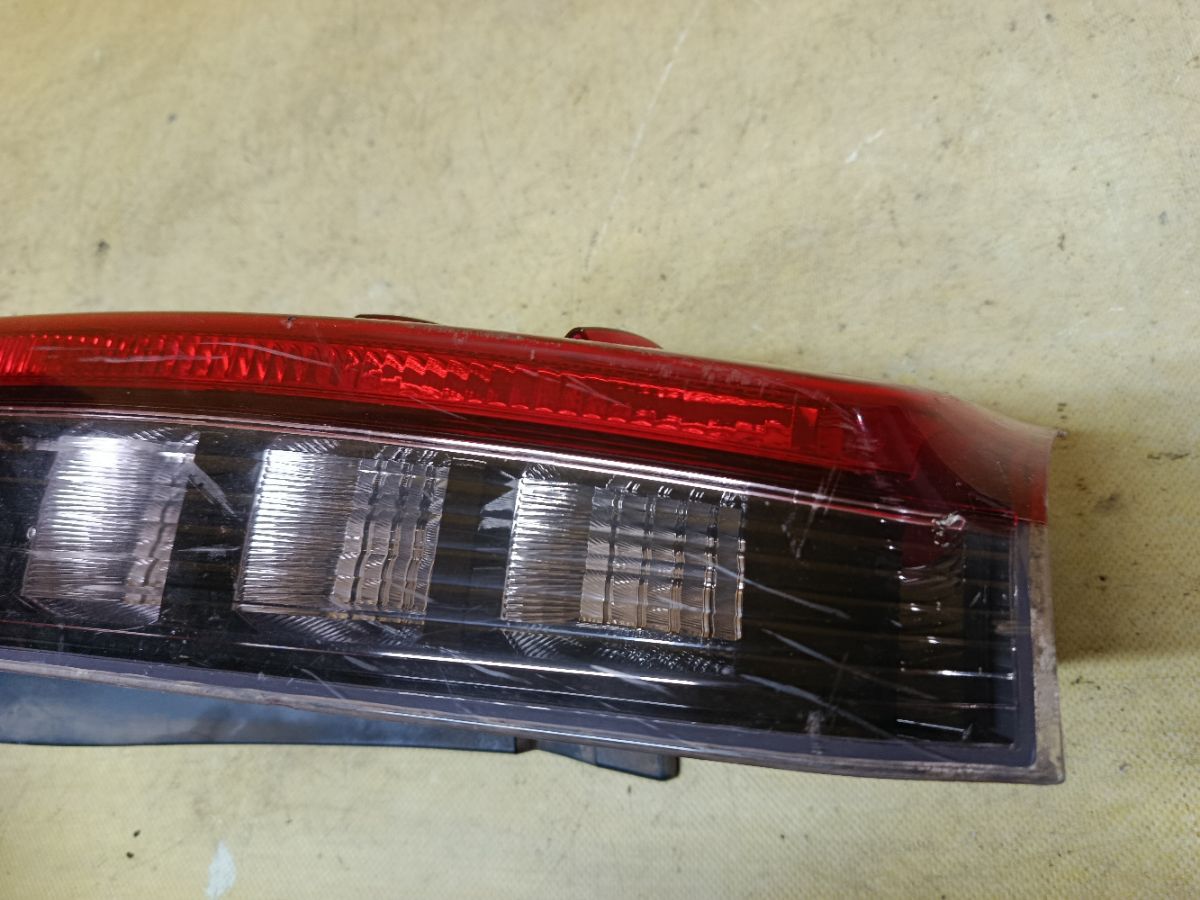 Стоп 28-231 28-231 на Toyota Voxy ZWR80G Фото 4
