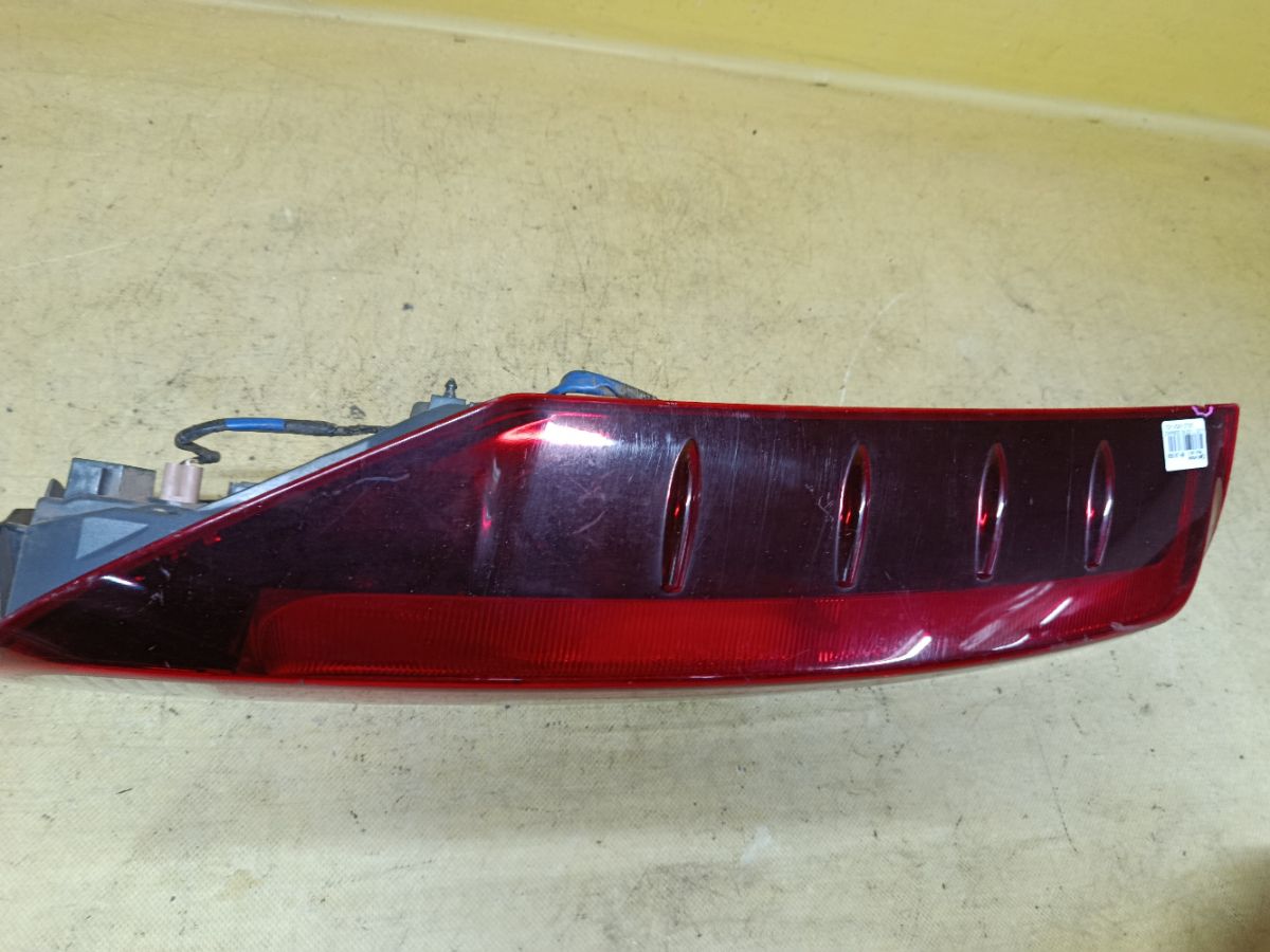 Стоп 28-231 28-231 на Toyota Voxy ZWR80G Фото 6