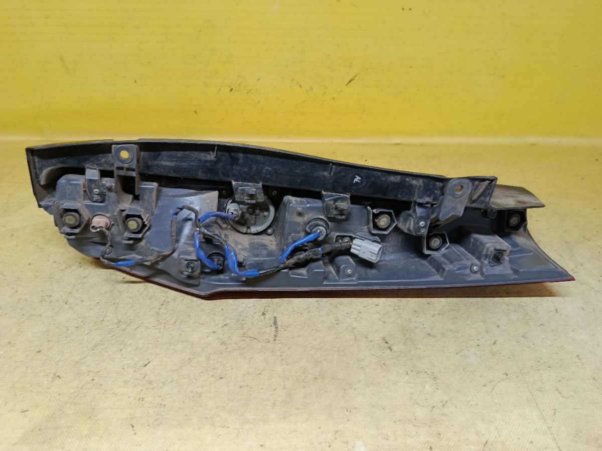Стоп 28-231 28-231 на Toyota Voxy ZWR80G Фото 9