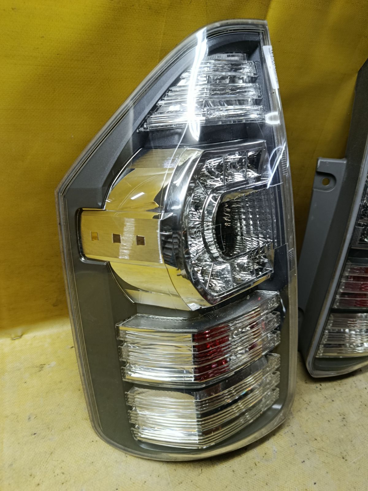 Стоп 28-220 28-220 на Toyota Voxy ZRR70G Фото 3