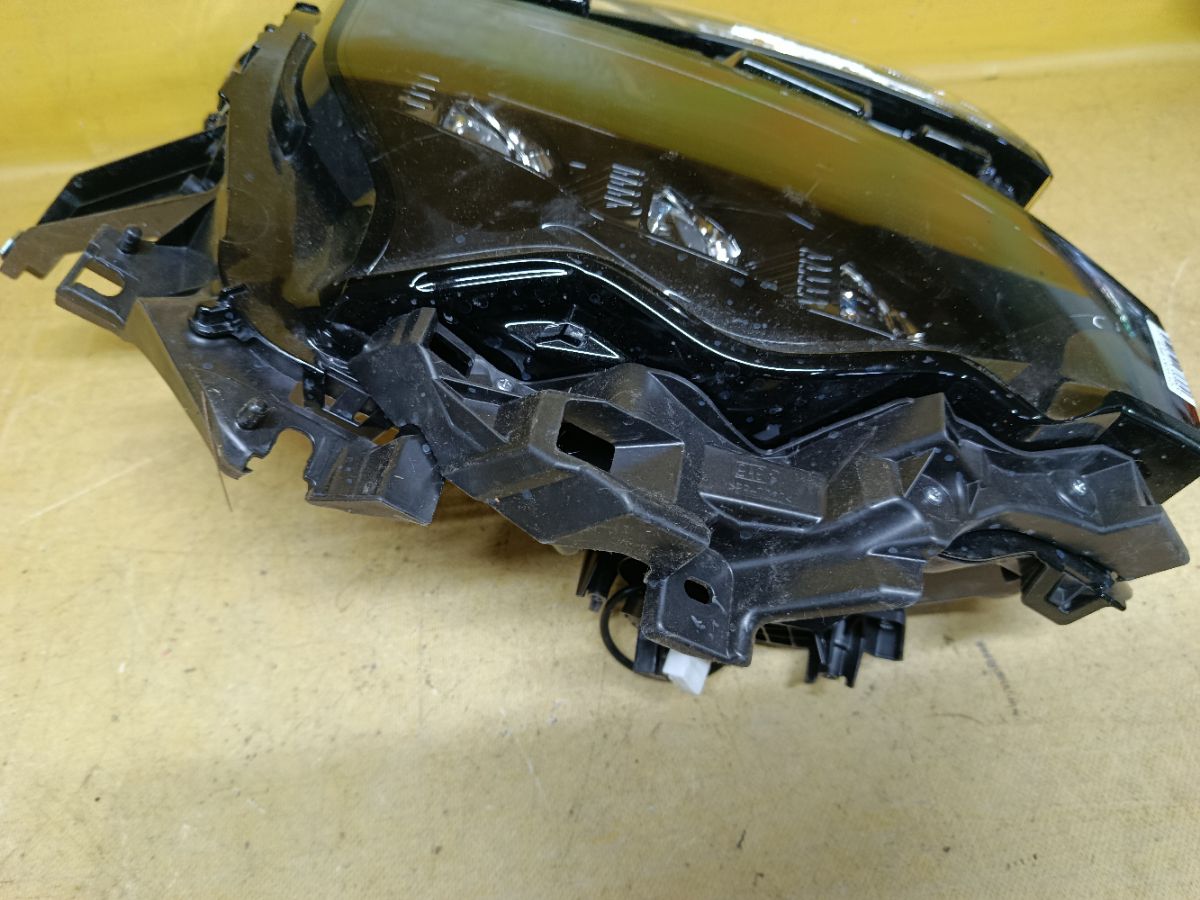 Фара V1-4 V1-4,81110-V1082 на Toyota Voxy ZVR90W Фото 6