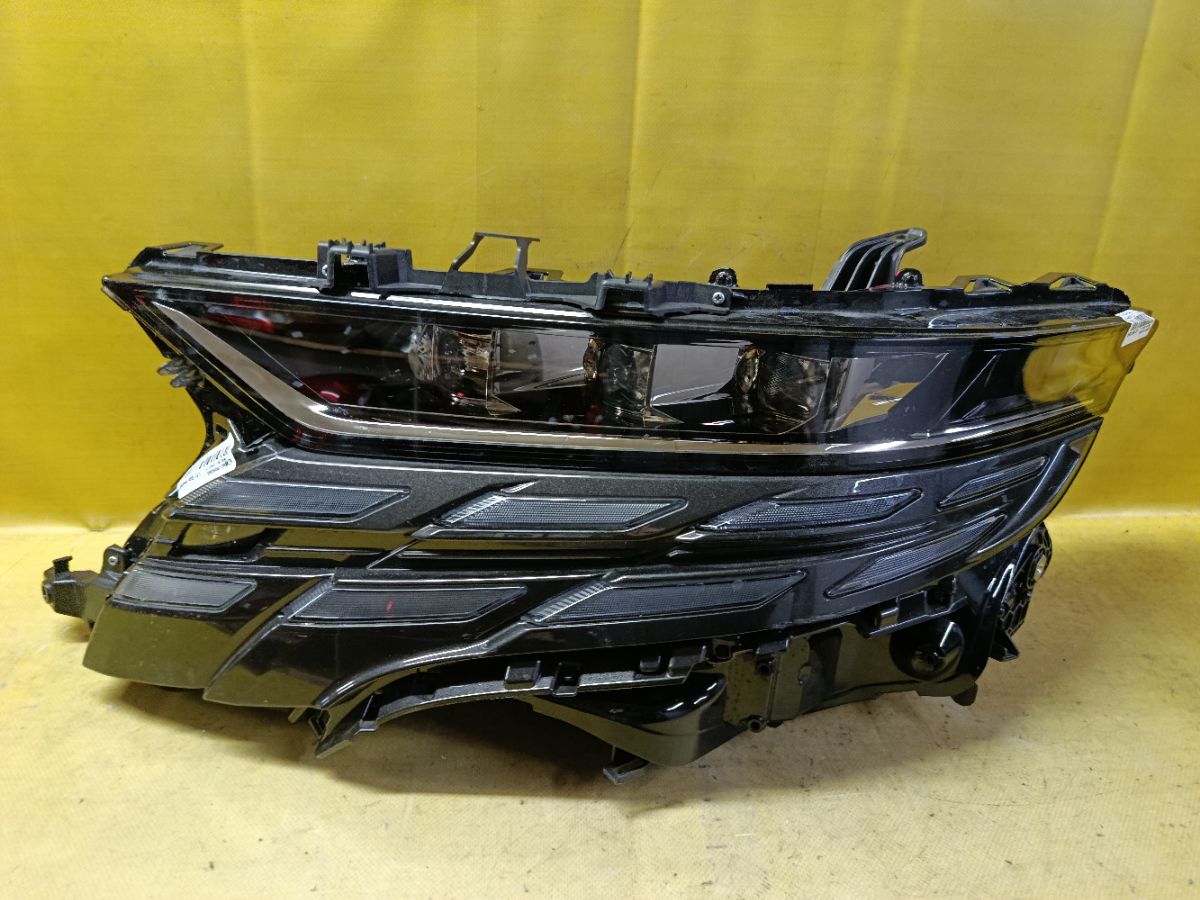 Фара V2-11 V2-11,81150-V2070 на Toyota Alphard AGH45W Фото 1