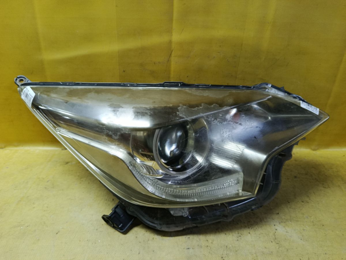 Фара 52-275 52-275,81110-52J90 на Toyota Ractis NCP120 Фото 1