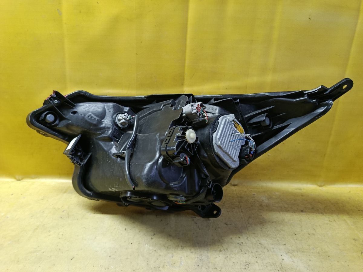 Фара 52-275 52-275,81110-52J90 на Toyota Ractis NCP120 Фото 5