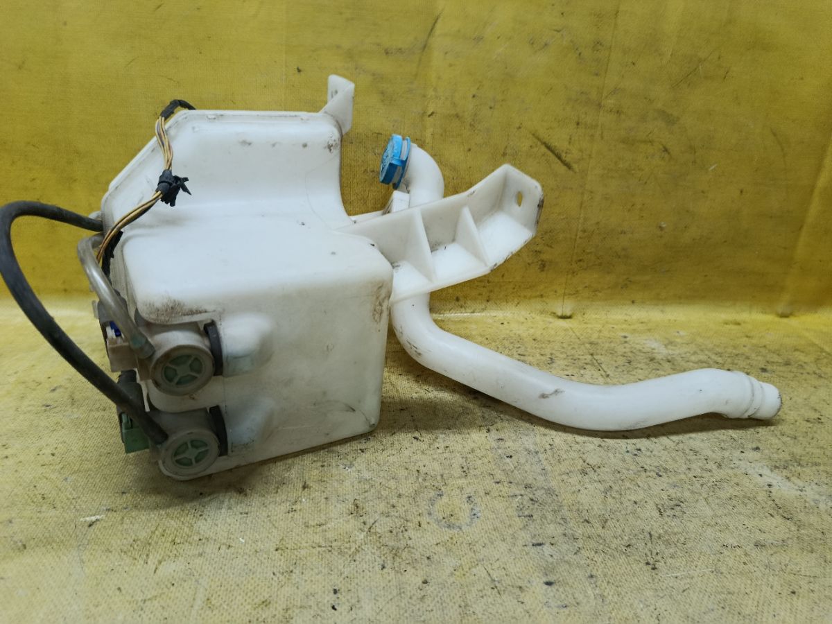 Бачок омывателя 38450-62J00, 38450-62J01 на Suzuki Swift ZC71S Фото 3