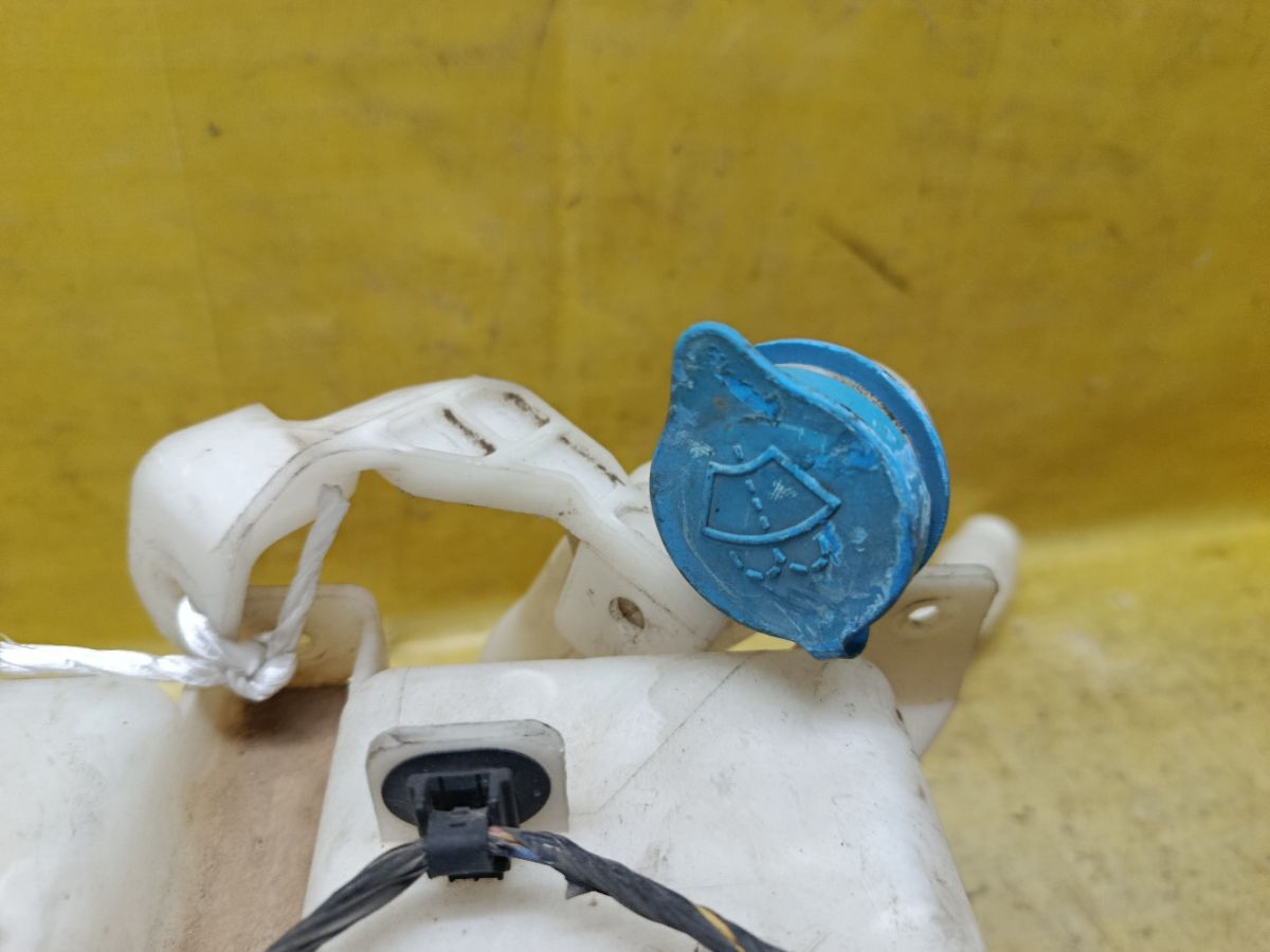 Бачок омывателя 38450-62J00, 38450-62J01 на Suzuki Swift ZC71S Фото 4