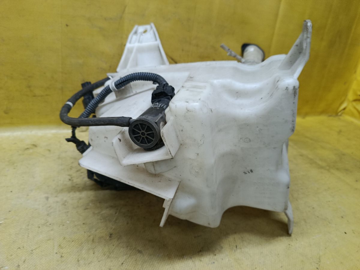 Бачок омывателя на Toyota Celsior UCF31 Фото 3