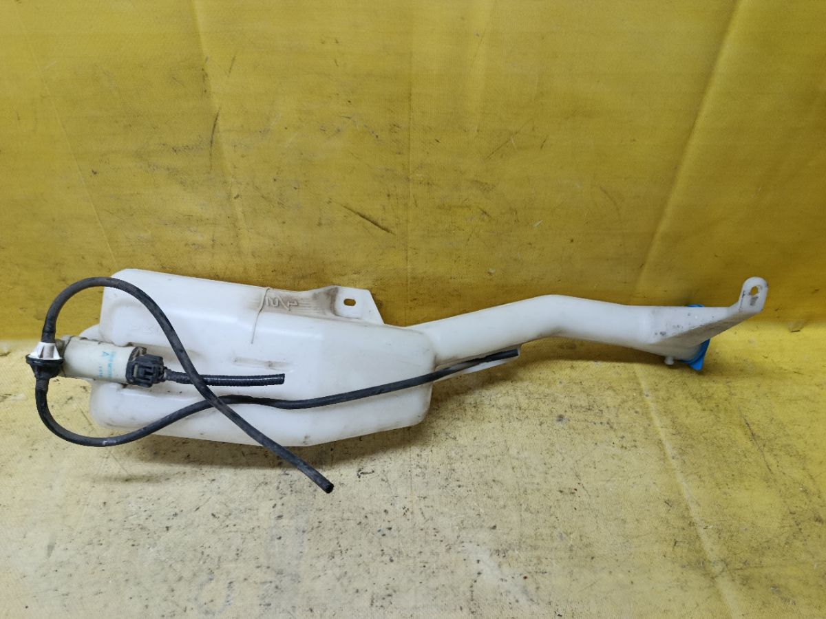 Бачок омывателя на Honda Stream RN6 Фото 2