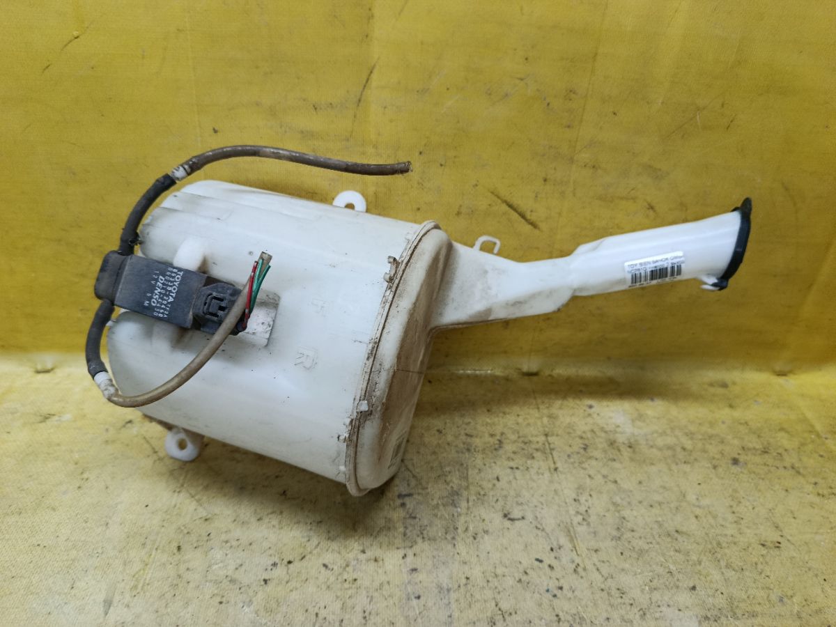 Бачок омывателя 85315-52050 на Toyota Sienta NCP81G Фото 1
