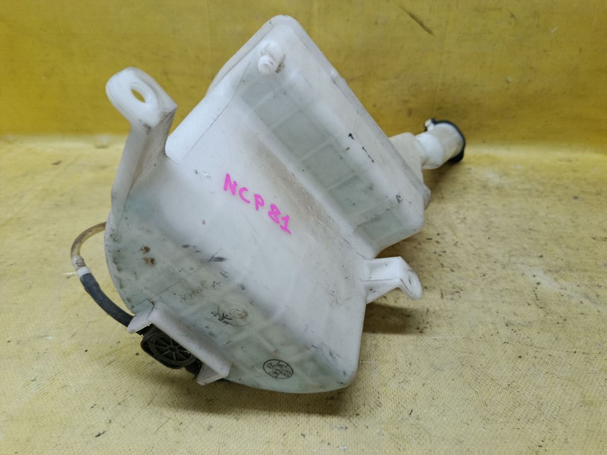 Бачок омывателя 85315-52050 на Toyota Sienta NCP81G Фото 3