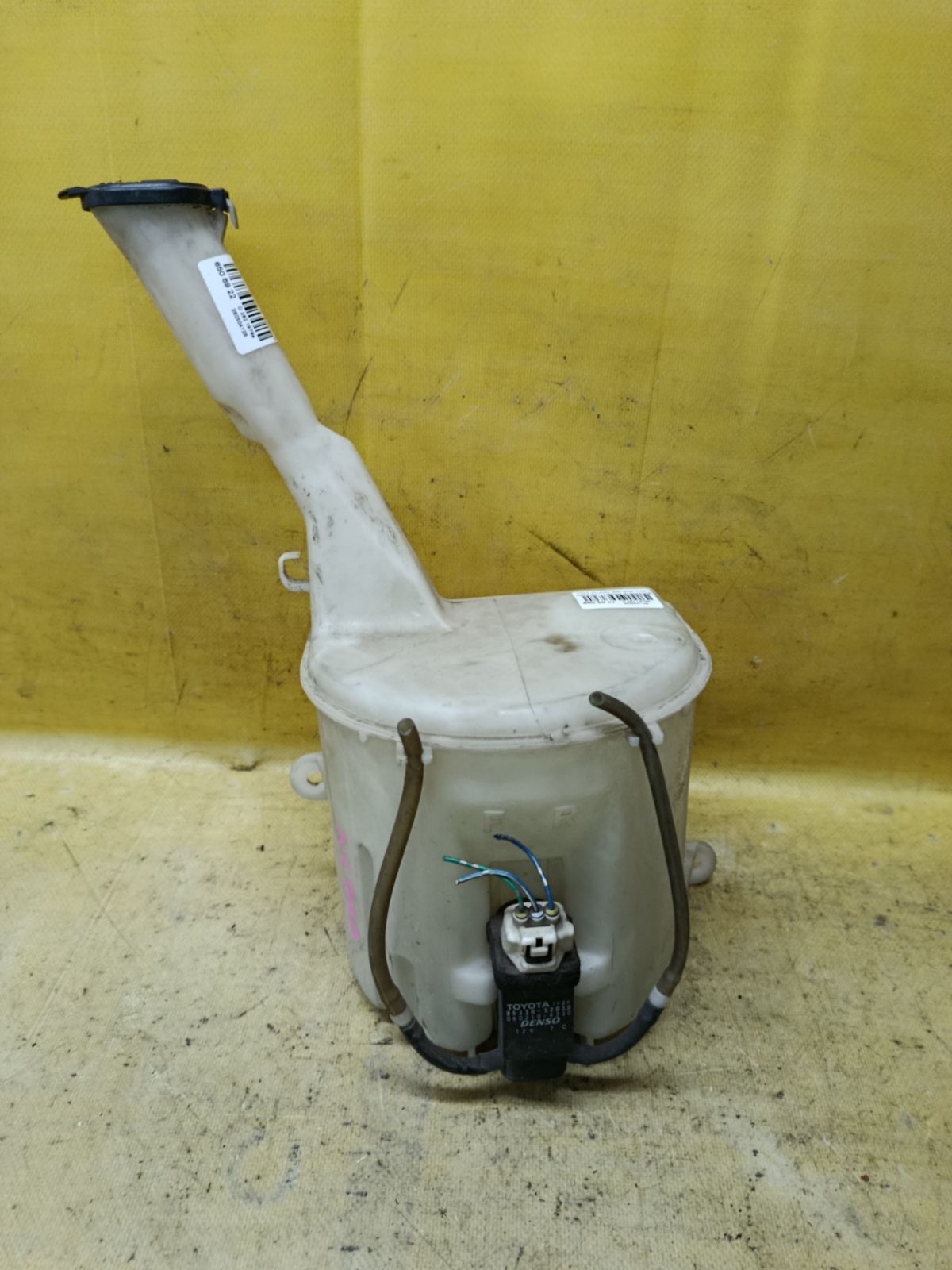Бачок омывателя 85315-52050 на Toyota Funcargo NCP20 Фото 1