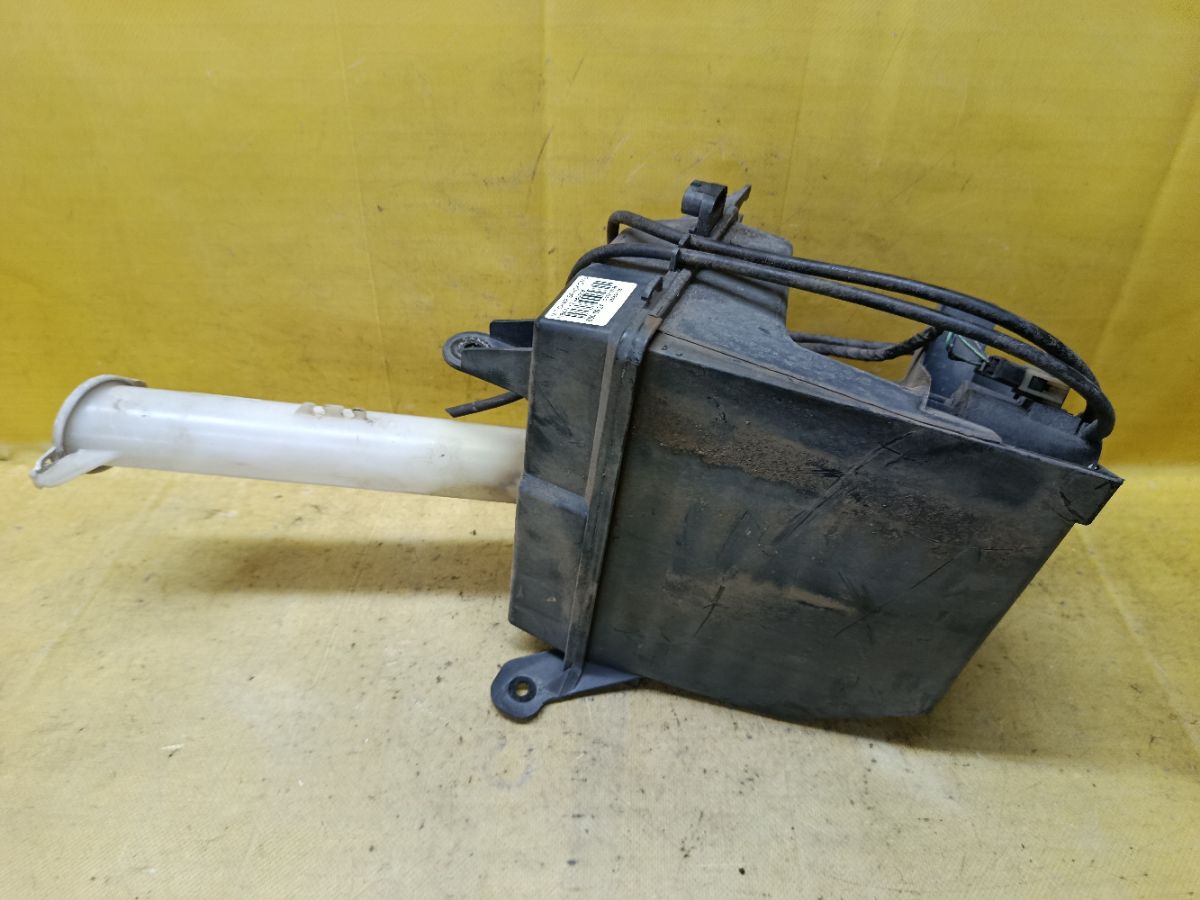 Бачок омывателя на Mitsubishi Chariot Grandis N84W Фото 2