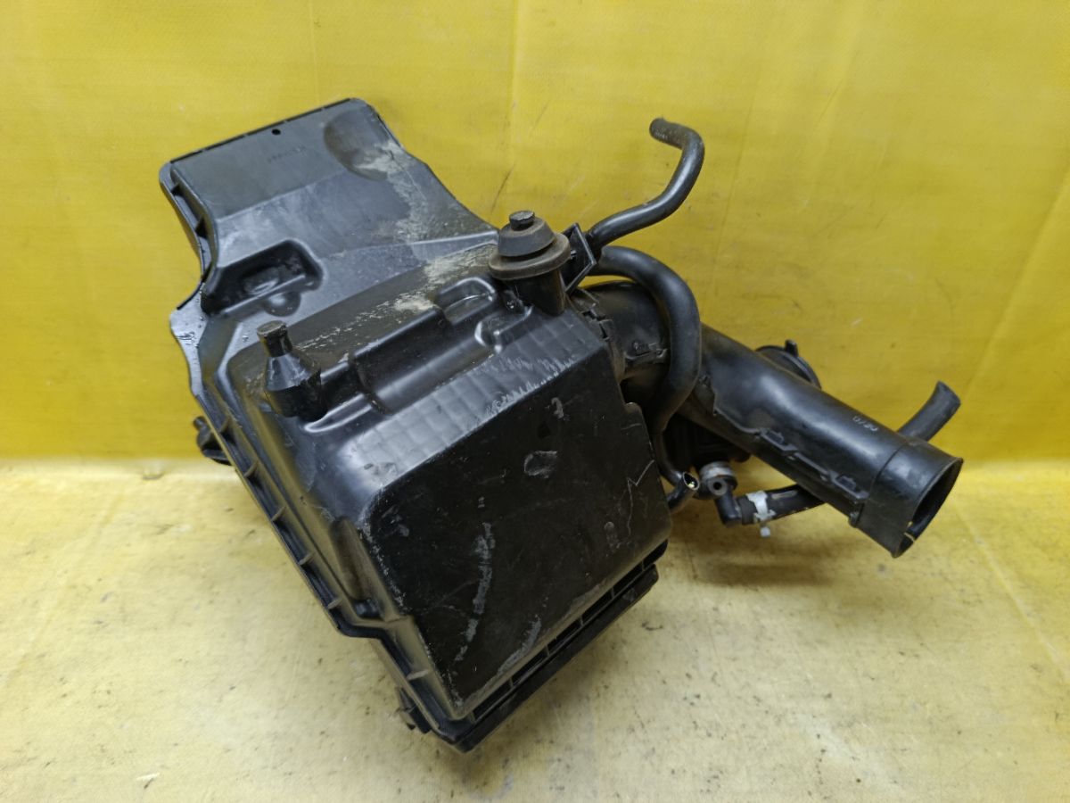Корпус воздушного фильтра 16528ED000 на Nissan Note E11 HR15DE Фото 3