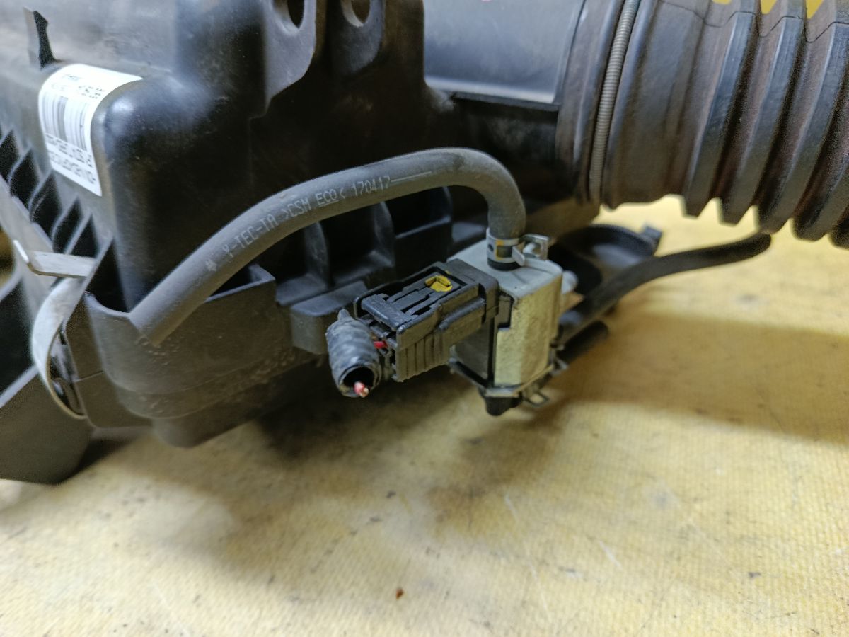 Корпус воздушного фильтра на Honda N-Box JF1 S07A Фото 2