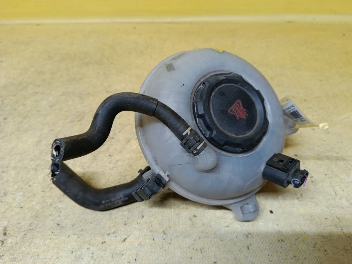 Бачок расширительный 5Q0121407F на Volkswagen Golf Vii 5G Фото 1