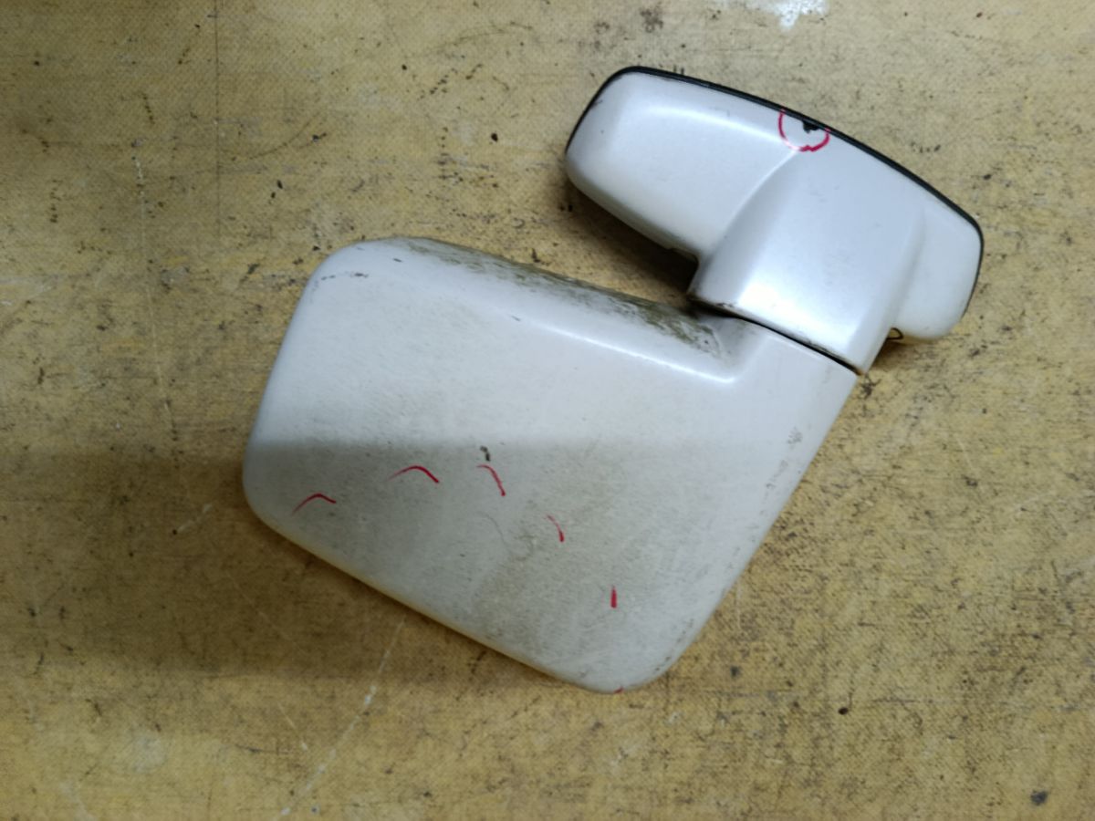 Зеркало двери боковой на Mitsubishi Chariot Grandis N84W Фото 1