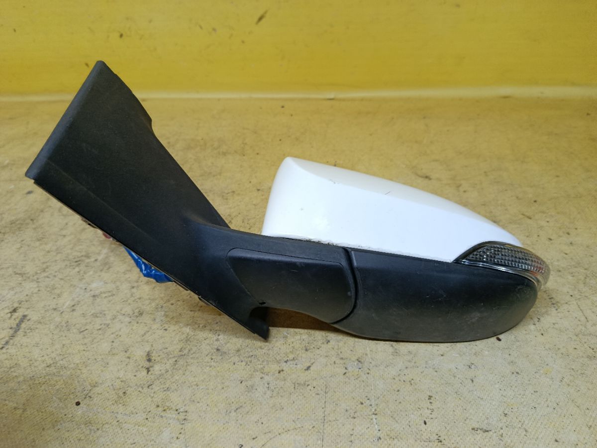 Зеркало двери боковой на Toyota Vitz NSP130 Фото 3