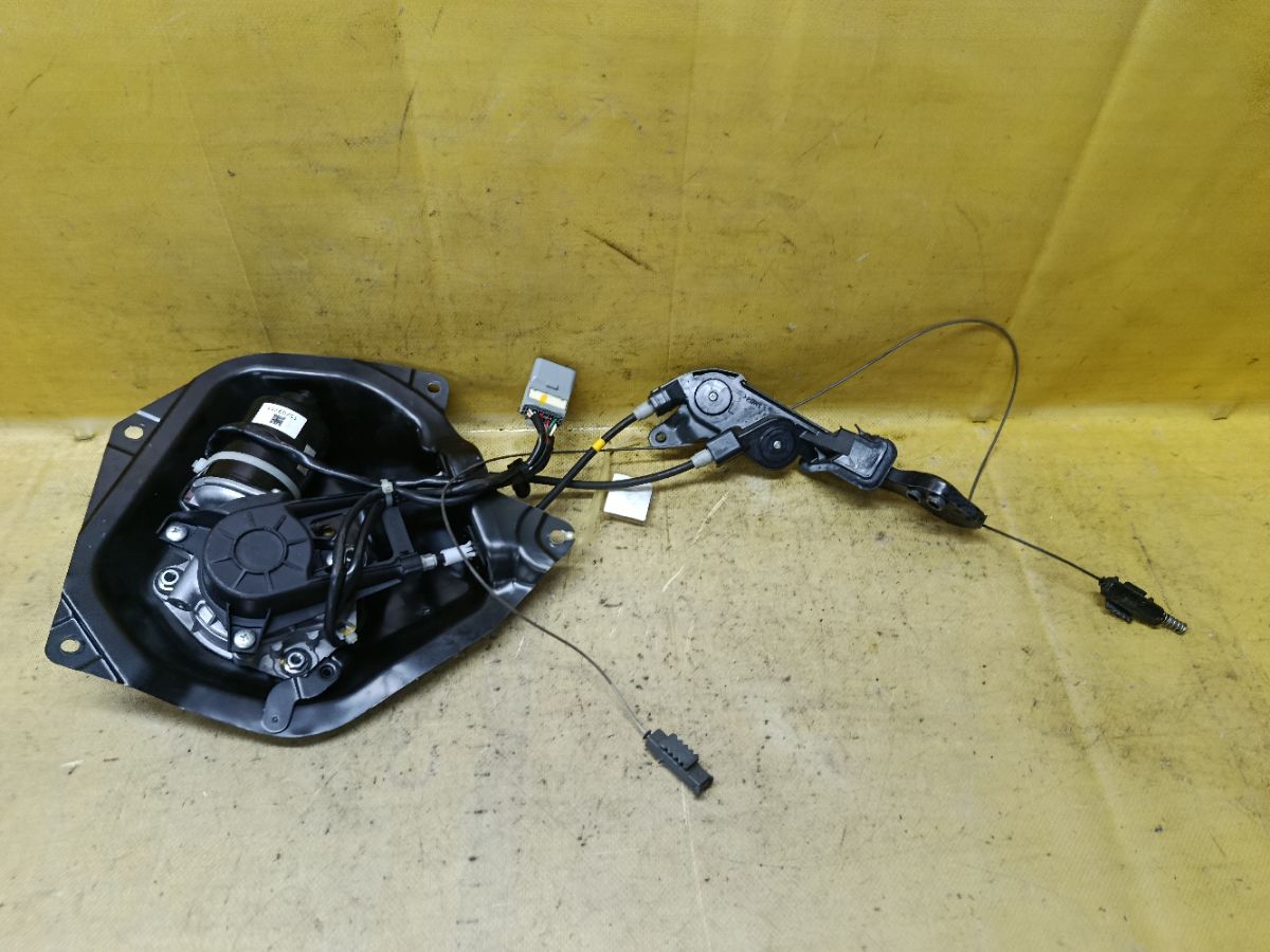 Доводчик двери на Nissan Serena C26 Фото 3