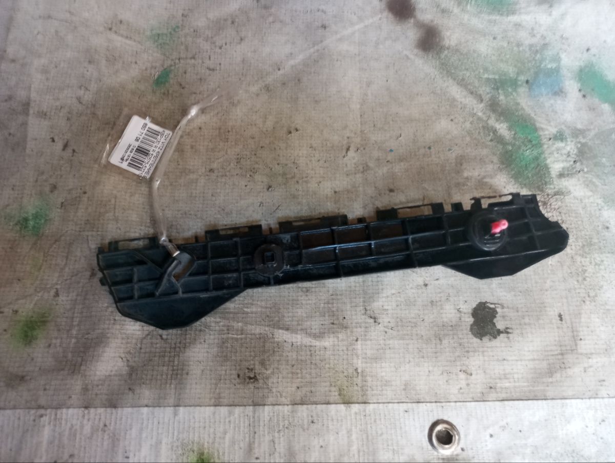 Крепление бампера 52575-52210, 52575-52170, 52575-52171 на Toyota Vitz KSP130 Фото 5