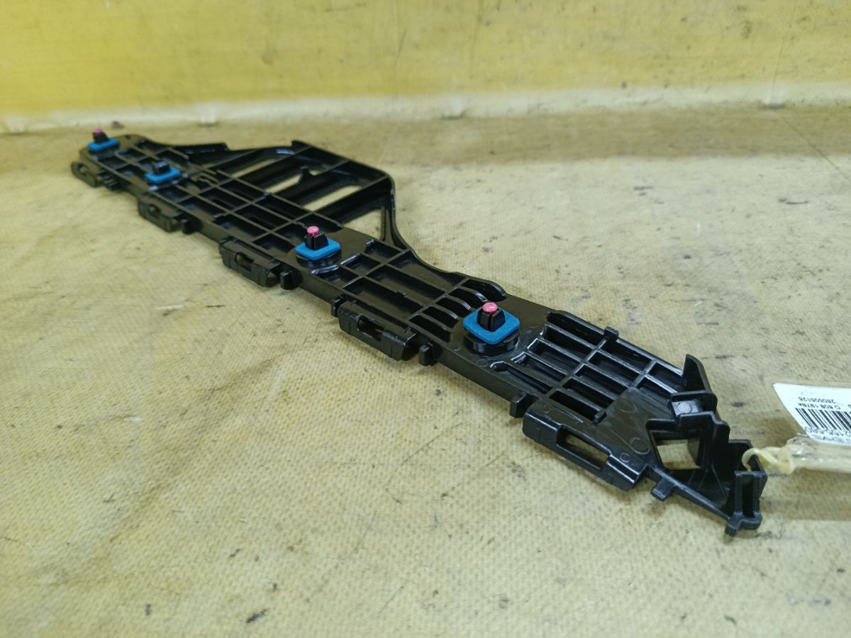 Крепление бампера на Toyota Alphard AGH30W Фото 2