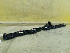 Крепление бампера на Toyota Voxy MZRA90W Фото 4