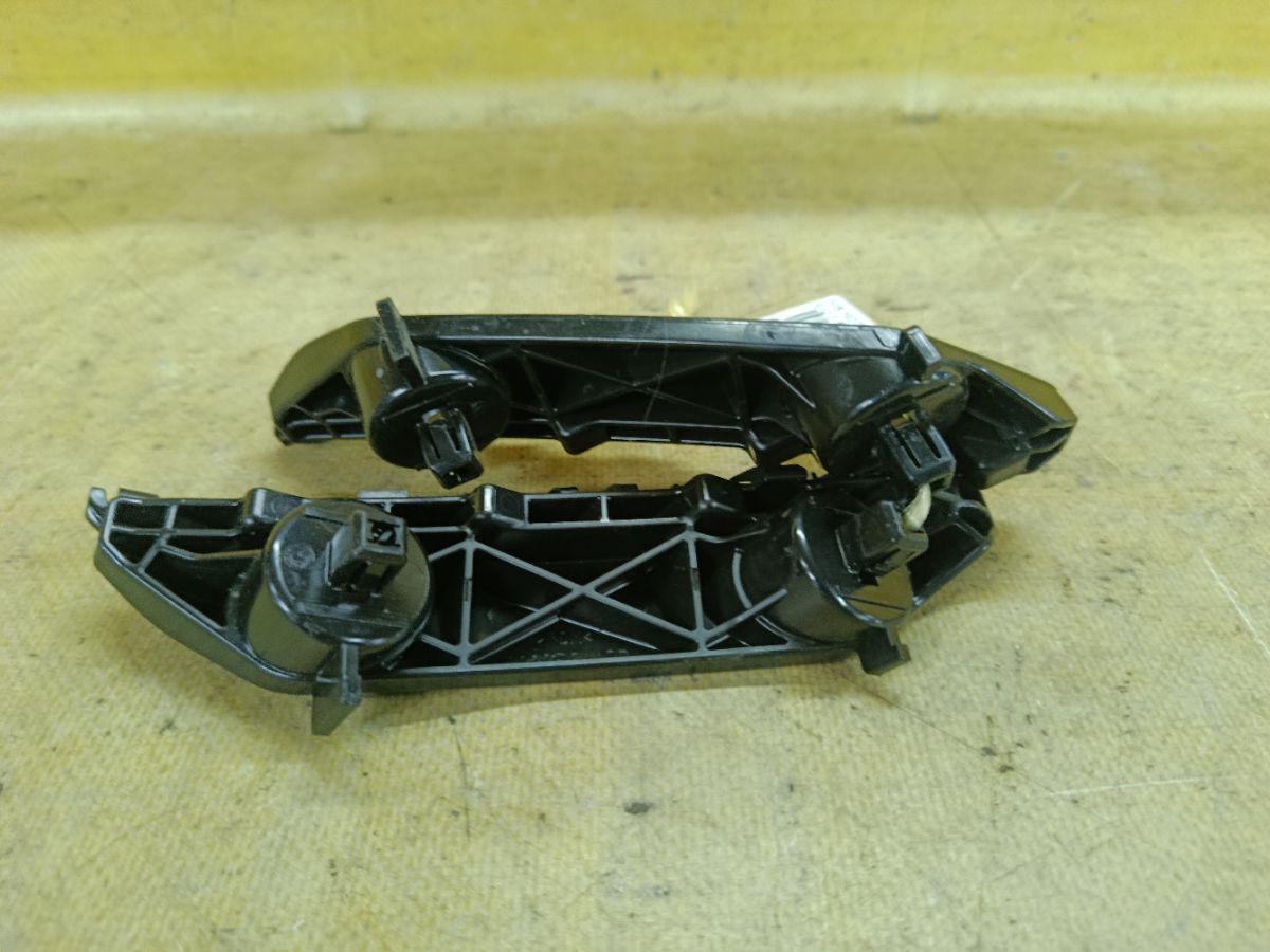 Крепление бампера 62224-3VA0B, 62225-3VA0B на Nissan Note E12 Фото 1