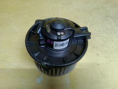 Мотор печки на Toyota Noah AZR60G
