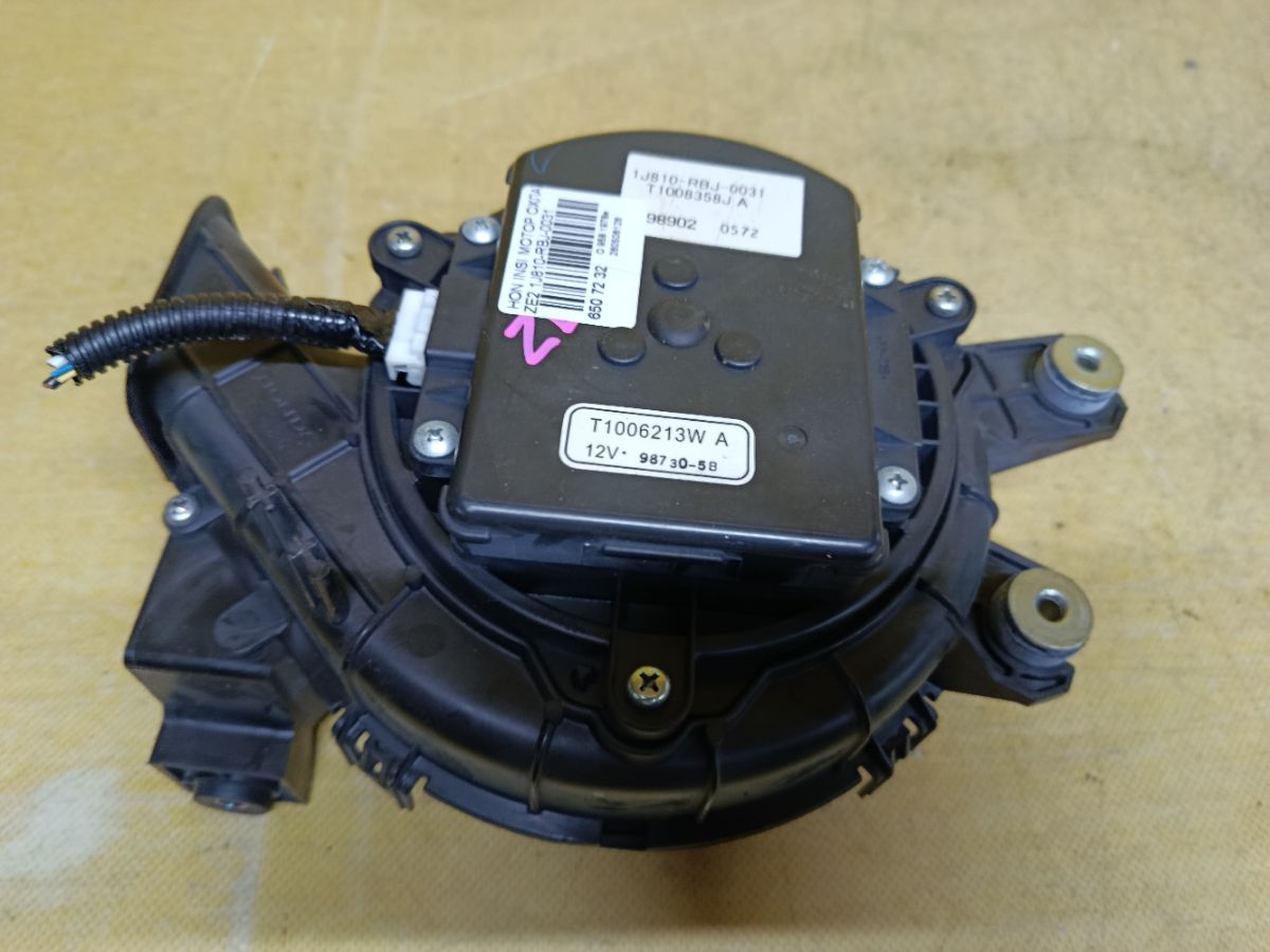 Мотор охлаждения батареи 1J810-RBJ-0031 на Honda Insight ZE2 Фото 1