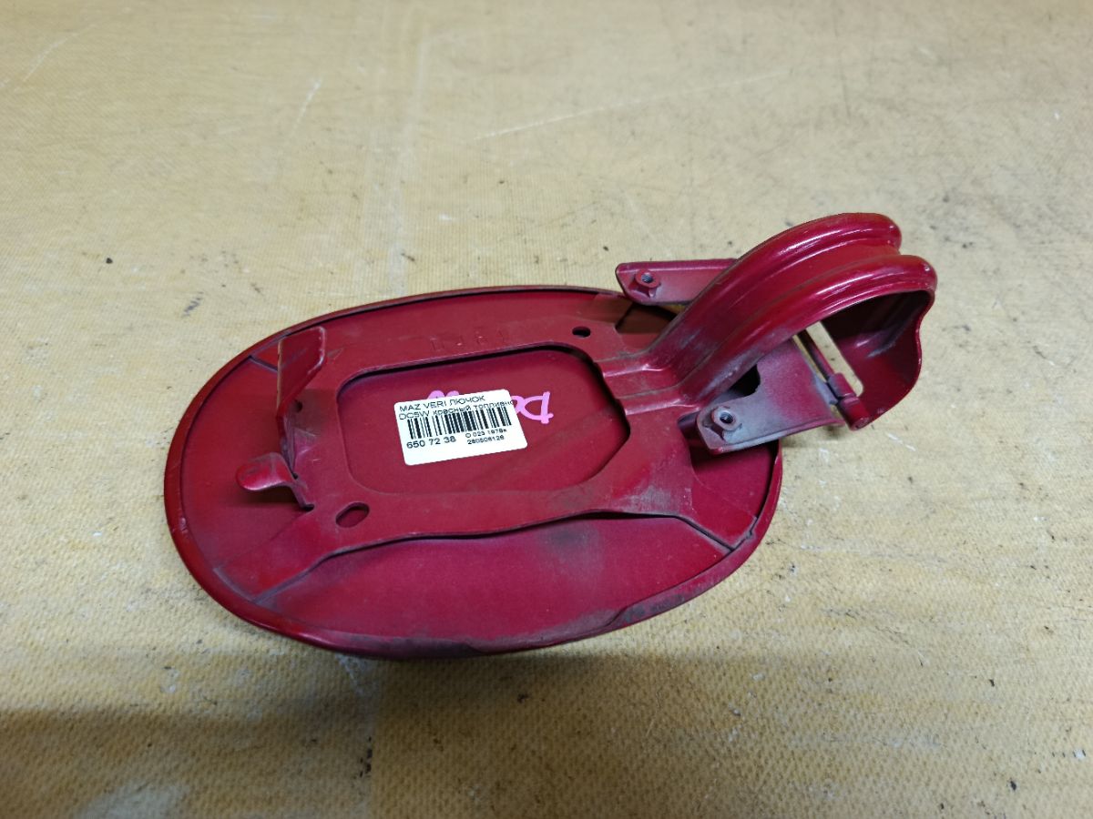 Лючок на Mazda Verisa DC5W Фото 1