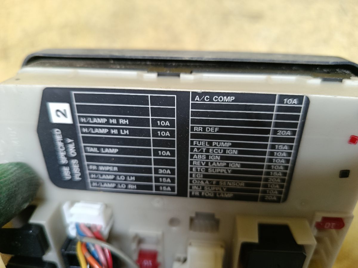 Блок предохранителей 284B9-AX000 на Nissan Note E11 HR15DE Фото 3