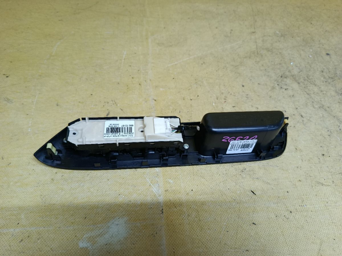 Блок упр-я стеклоподъемниками 84040-33080 на Toyota Wish ZGE20G Фото 2