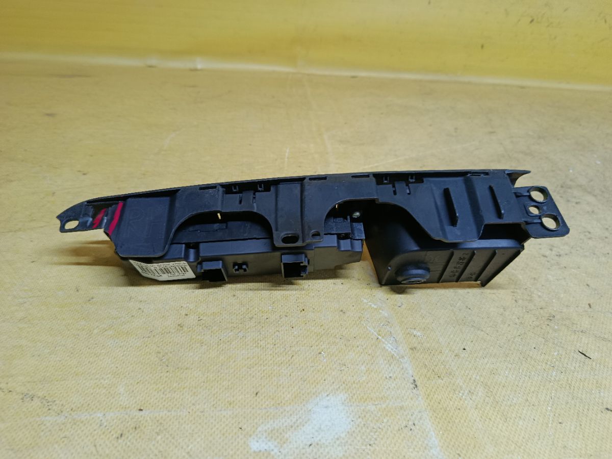 Блок упр-я стеклоподъемниками D65266350B на Mazda Demio DE3FS Фото 2
