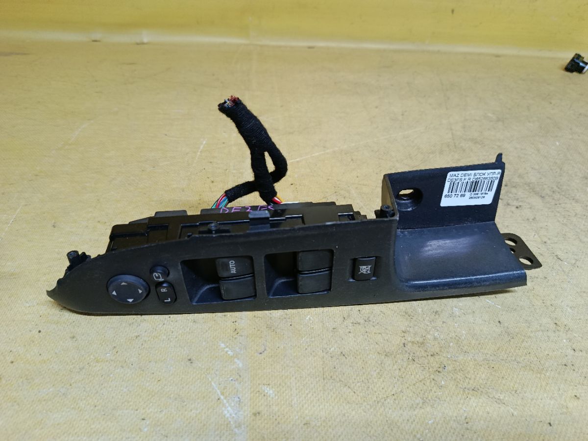 Блок упр-я стеклоподъемниками D65266350B на Mazda Demio DE3FS Фото 1