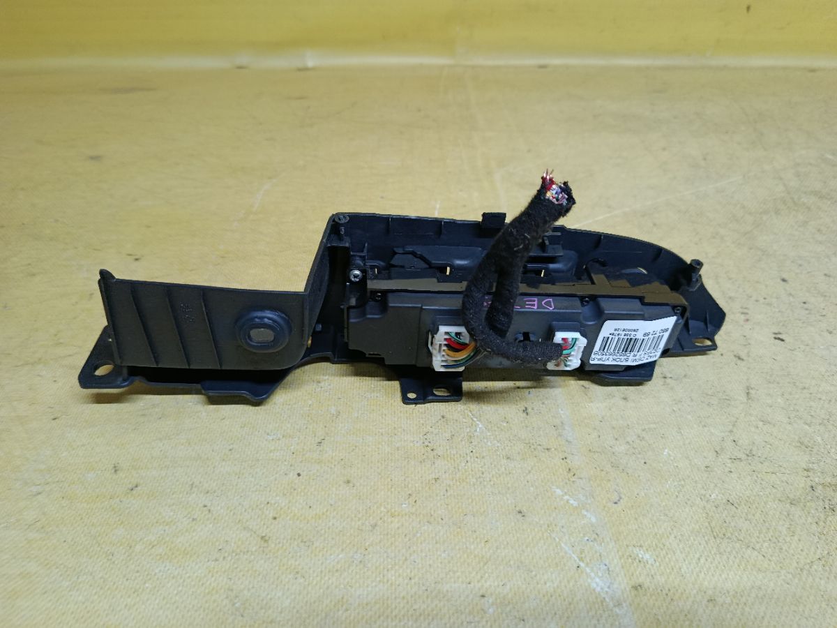 Блок упр-я стеклоподъемниками D65266350B на Mazda Demio DE3FS Фото 2