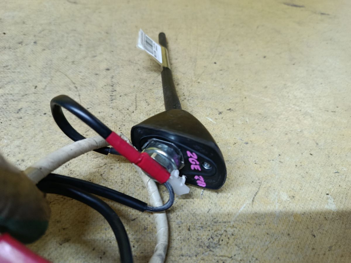 Антенна на Toyota Wish ZGE20G Фото 2