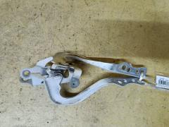 Крепление капота на Toyota Vitz NSP130