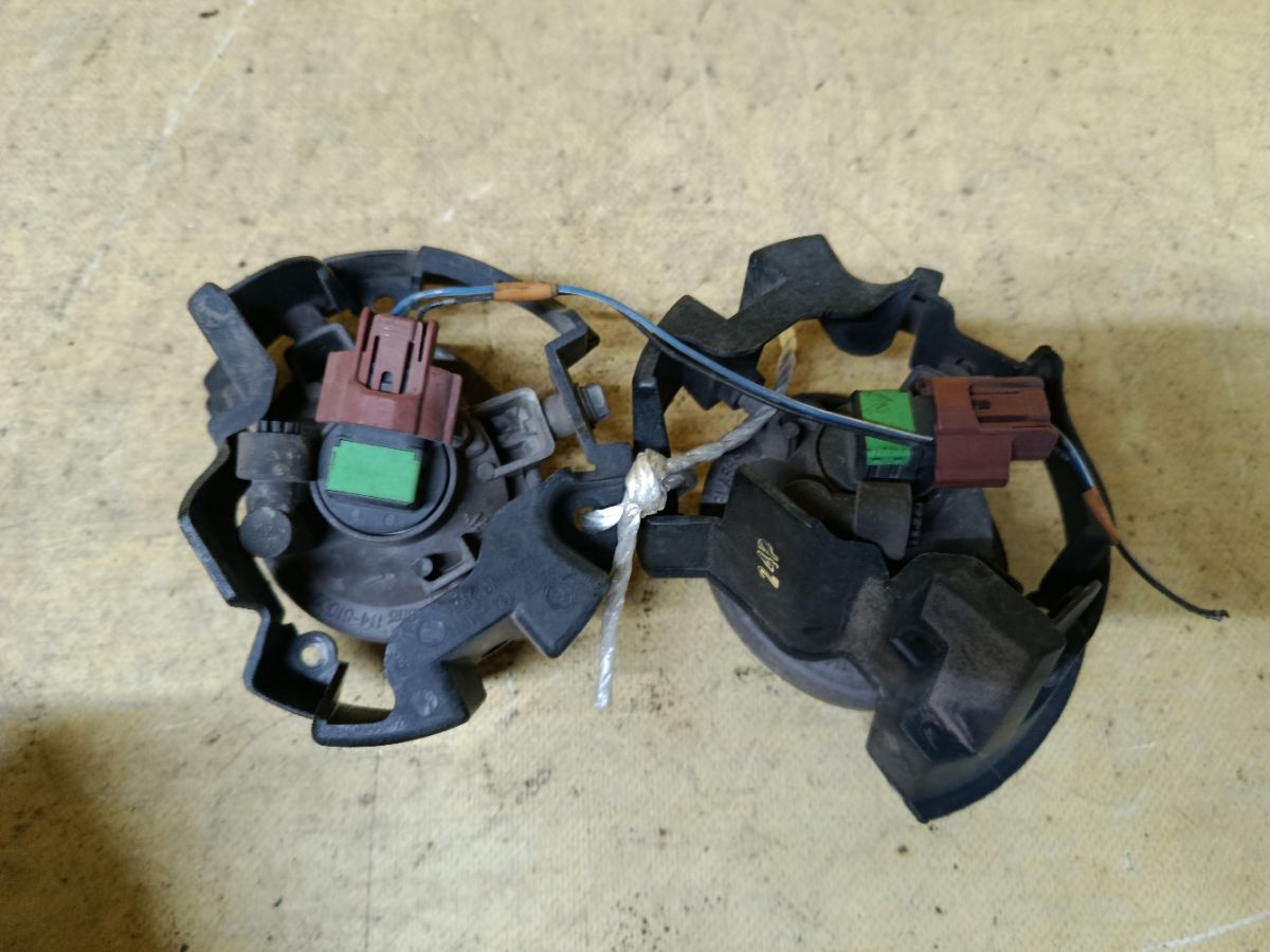 Туманка бамперная 114-61009 114-61009 на Mazda Verisa DC5W Фото 1