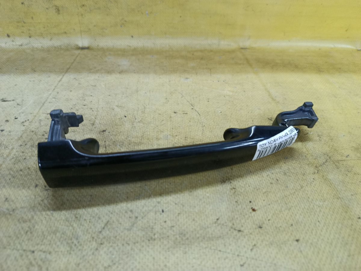 Ручка двери на Toyota Noah AZR60G Фото 1