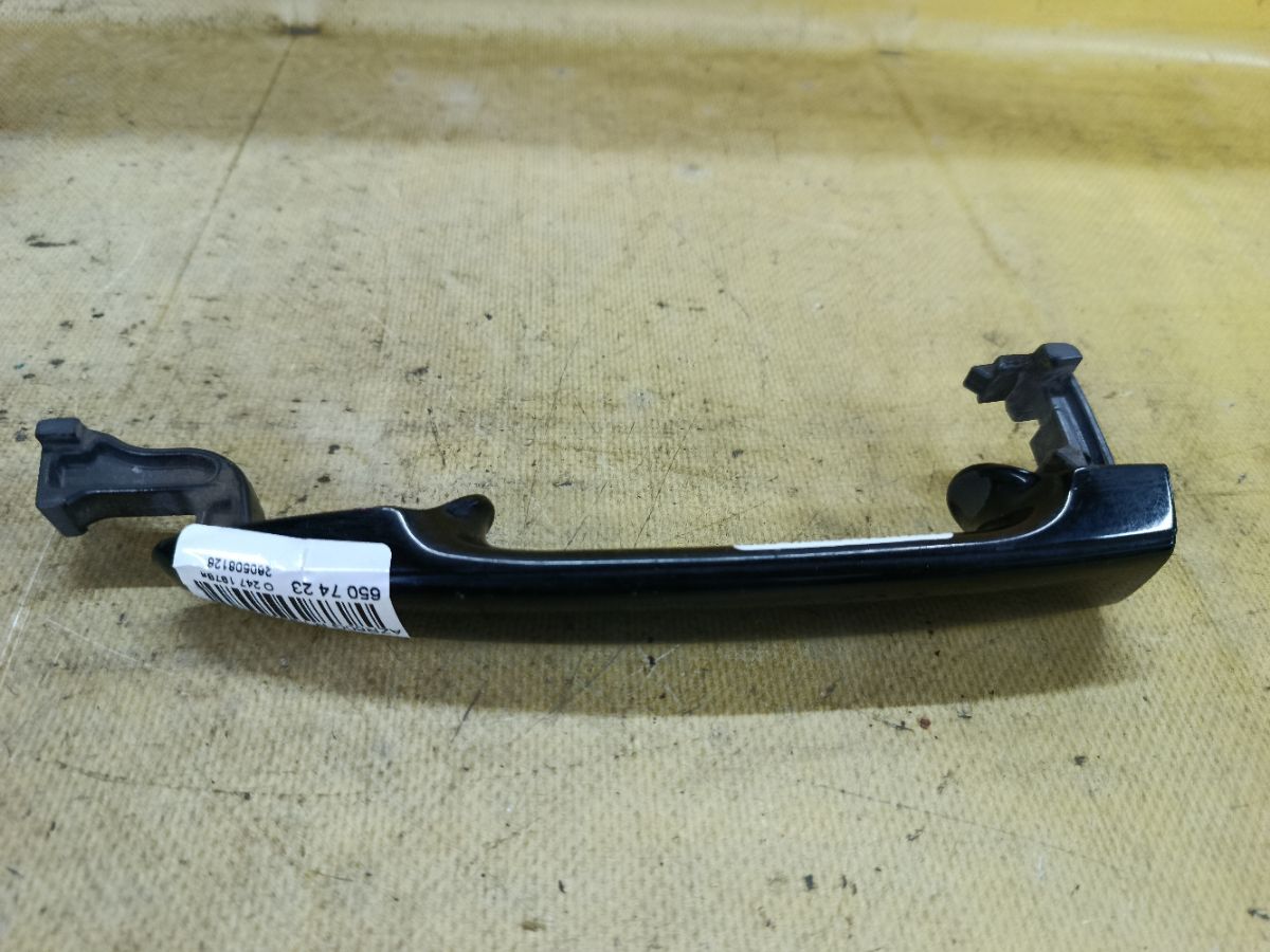 Ручка двери на Toyota Noah AZR60G Фото 2