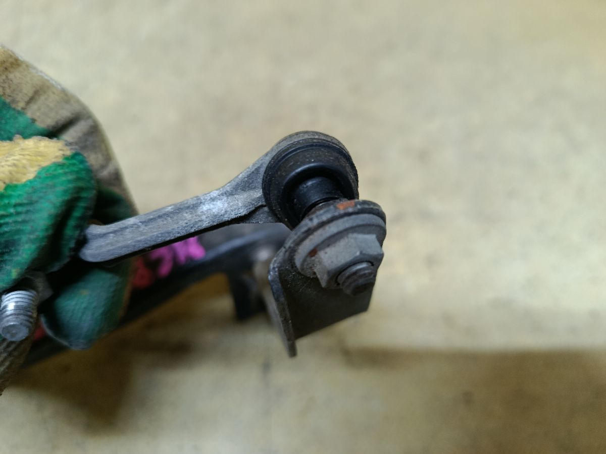 Датчик регулировки наклона фар 89407-52140 на Toyota Ractis NCP120 Фото 3