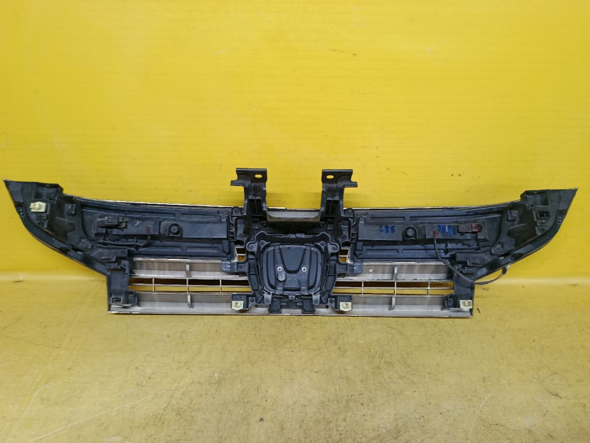Решетка радиатора 71150-SZW-Z01-M1 на Honda Stepwgn RK5 Фото 5