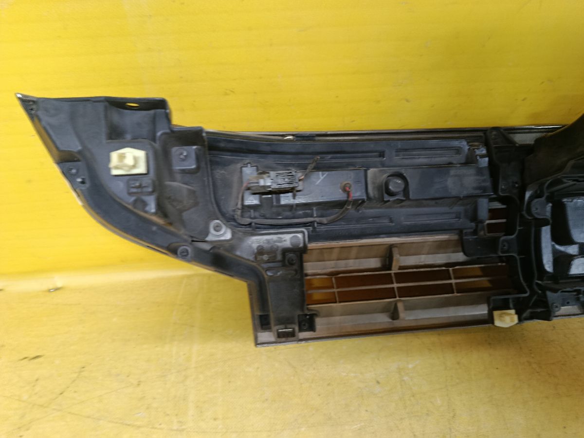 Решетка радиатора 71150-SZW-Z01-M1 на Honda Stepwgn RK5 Фото 7
