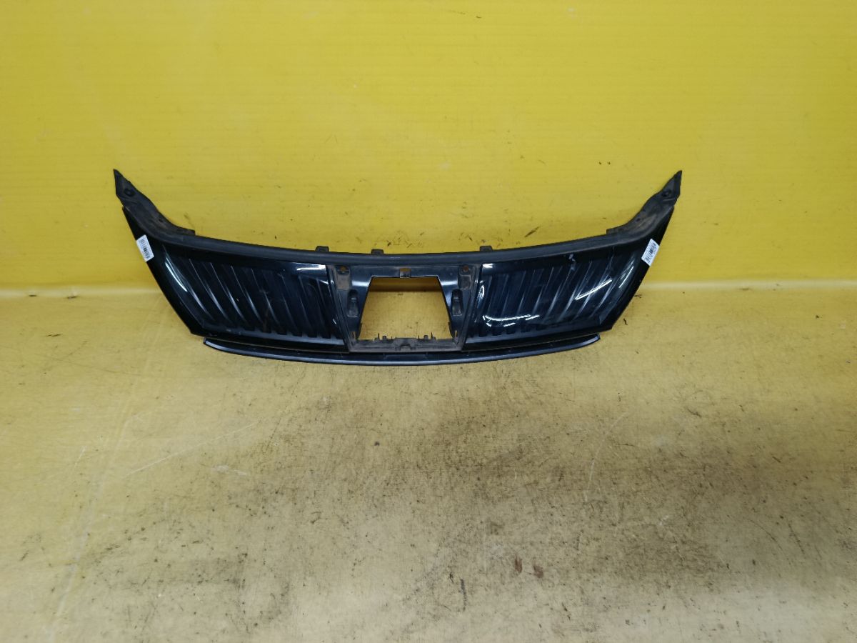 Решетка радиатора 53114-48050 на Toyota Harrier ZSU60W Фото 1