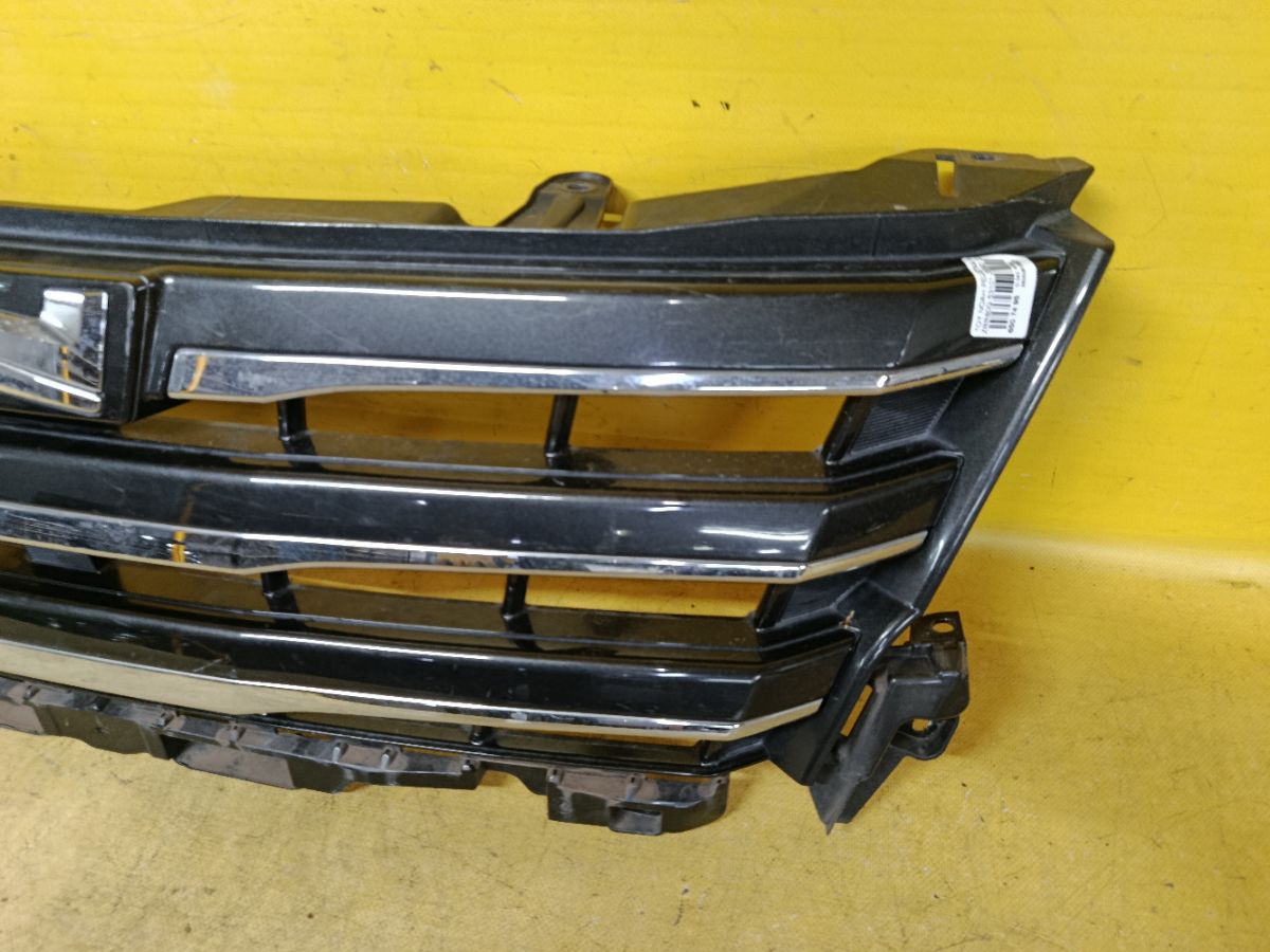 Решетка радиатора 53101-28390 на Toyota Noah ZRR80G Фото 2